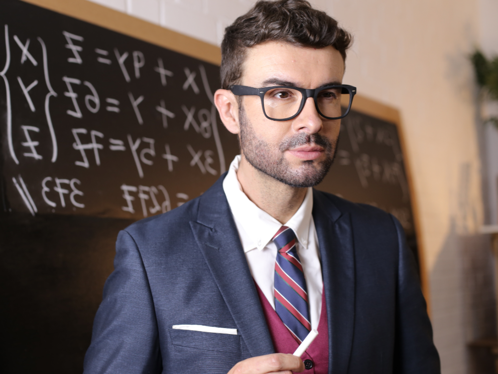 El maestro de filosofía coge con la maestra sexy. Relató erótico